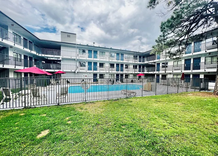 Hotel 6-flagstaff, Az - West - Woodland Village